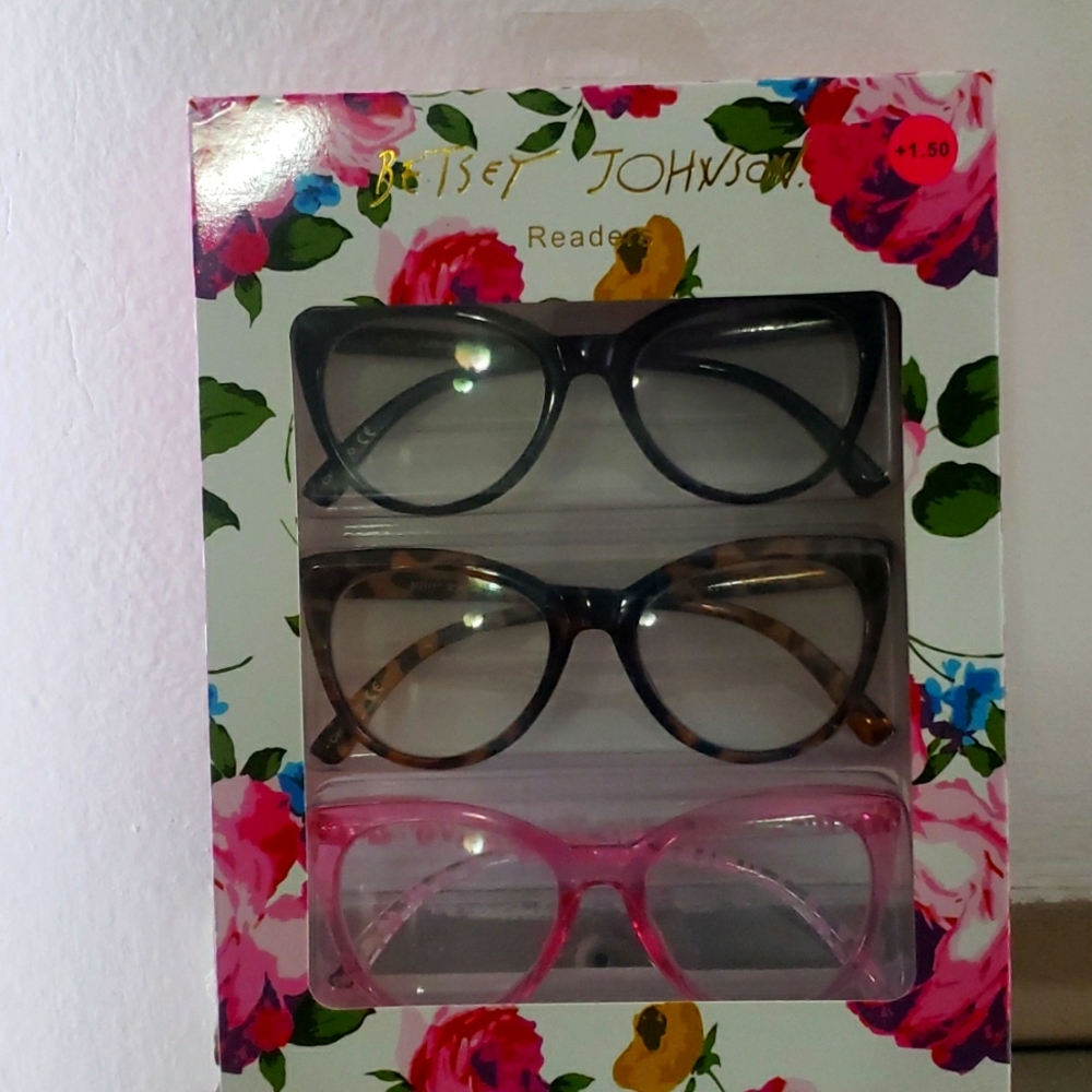 BETSEY JOHNSON READERS +150